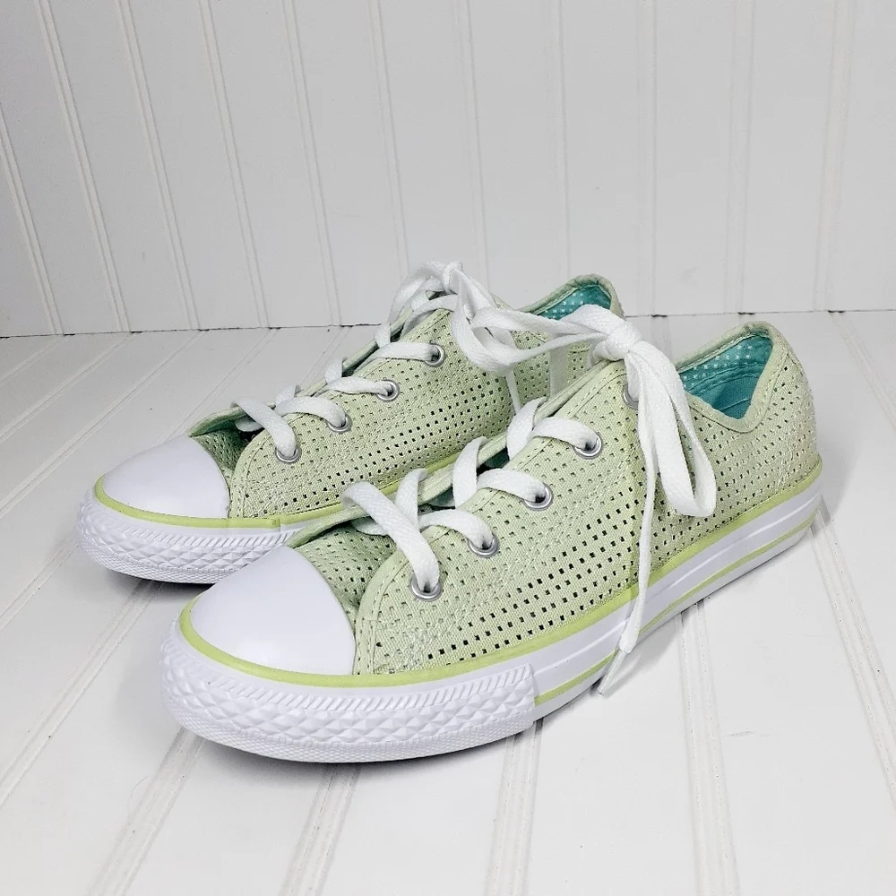 NEW Converse Chuck Taylor All Star Perforated JUNIOR shoe size 4 F41